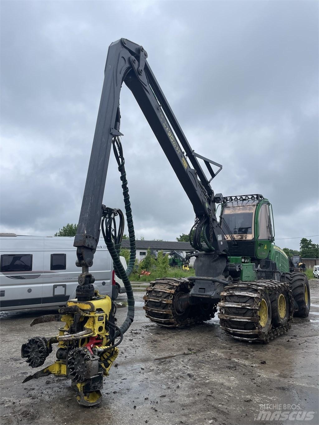 John Deere 1070 G Harvesteri
