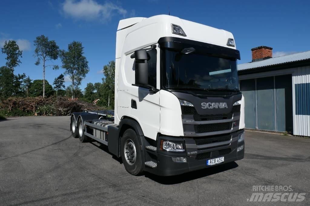 Scania G500B6x2NB Treileri ar āķi