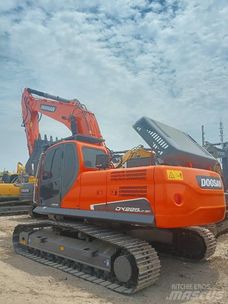 Doosan DX 225LC-9C Kāpurķēžu ekskavatori