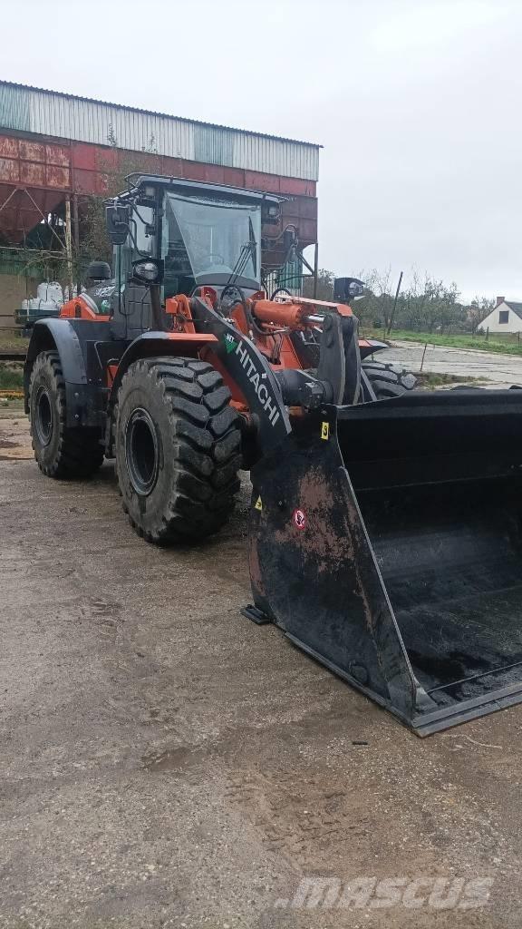 Hitachi ZW220 Iekrāvēji uz riteņiem