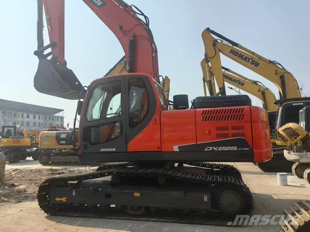 Doosan DX 225 LC Kāpurķēžu ekskavatori