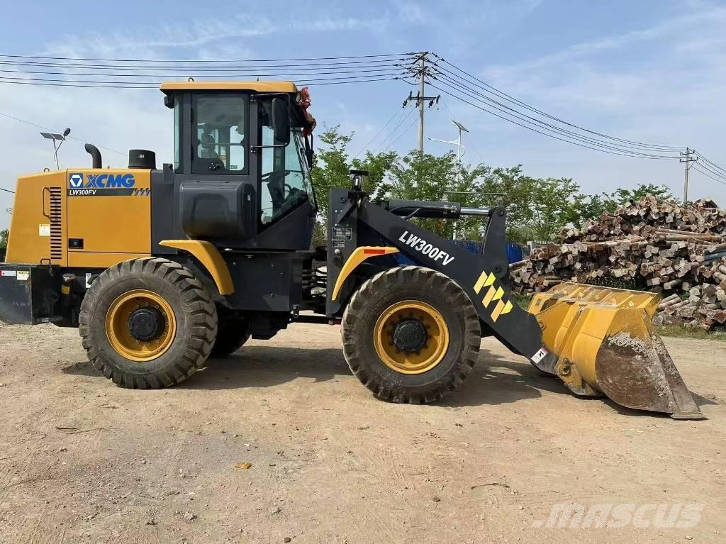 XCMG LW 300 F Iekrāvēji uz riteņiem