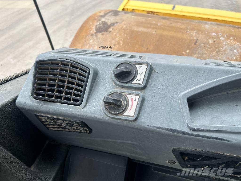 Bomag BW213D-5 Vienvalča grunts veltņi