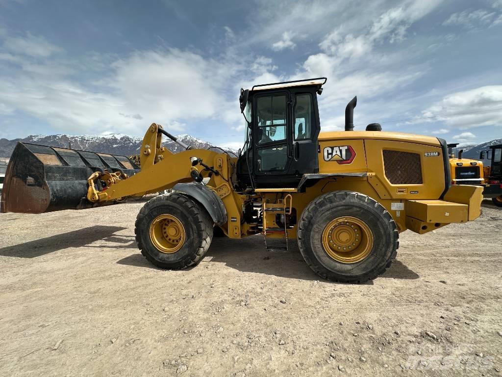 CAT 938M Iekrāvēji uz riteņiem