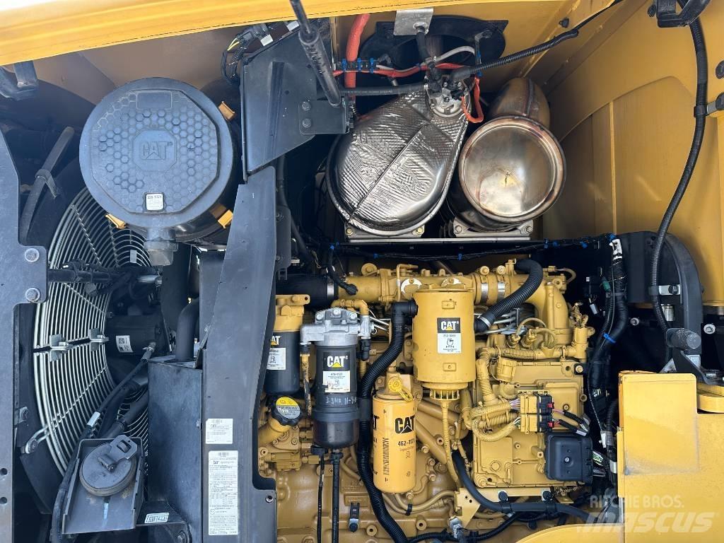 CAT 938M Iekrāvēji uz riteņiem