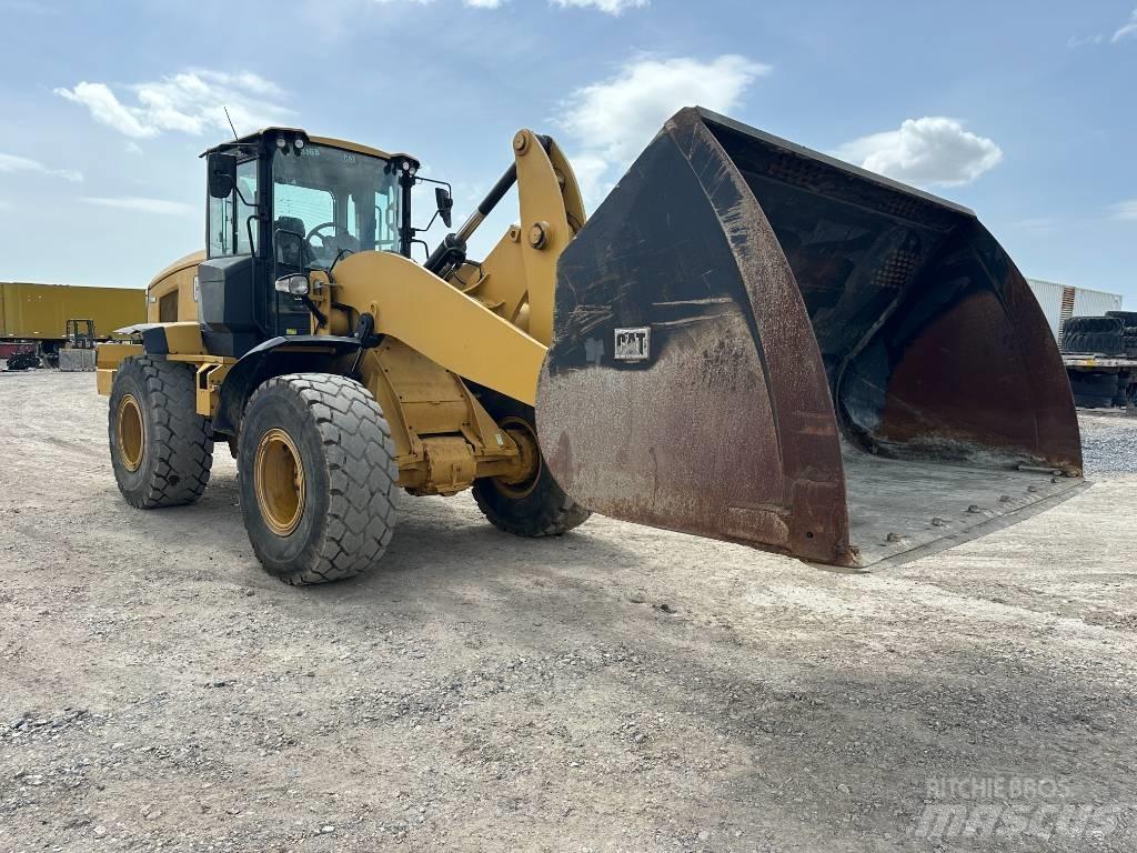CAT 938M Iekrāvēji uz riteņiem
