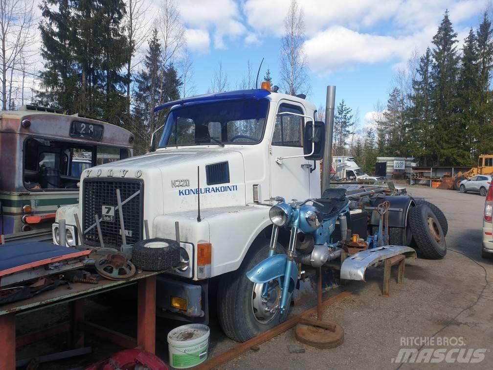 Volvo N7 4X2 Kabeļu pacēlājs nomontējamām kravas mašīnām