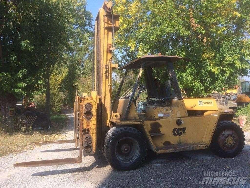 CAT V 200 B Tehnika ar dīzeļa dzinēju