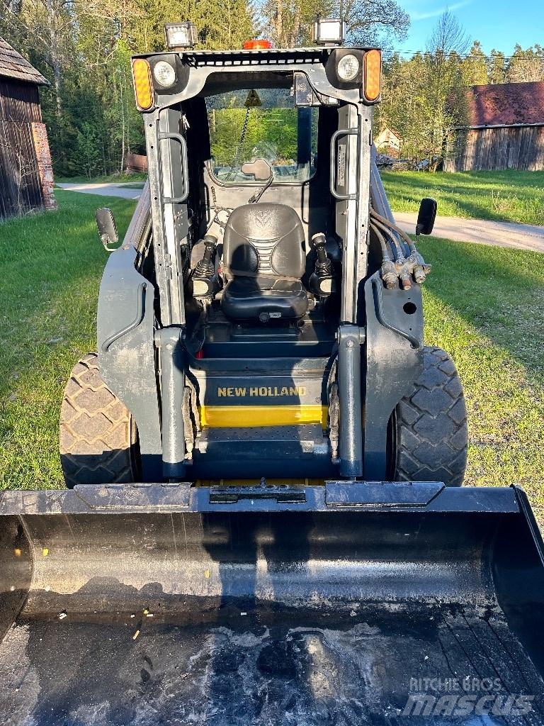 New Holland L 225 Lietoti riteņu kompaktiekrāvēji