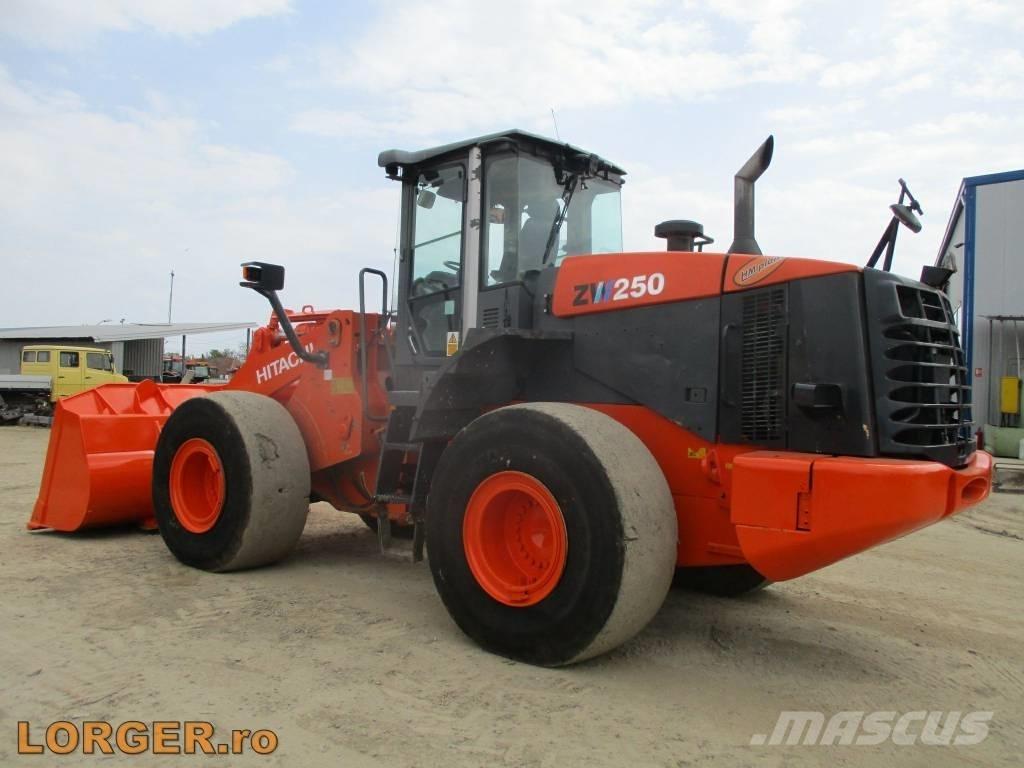 Hitachi ZW 250 Iekrāvēji uz riteņiem