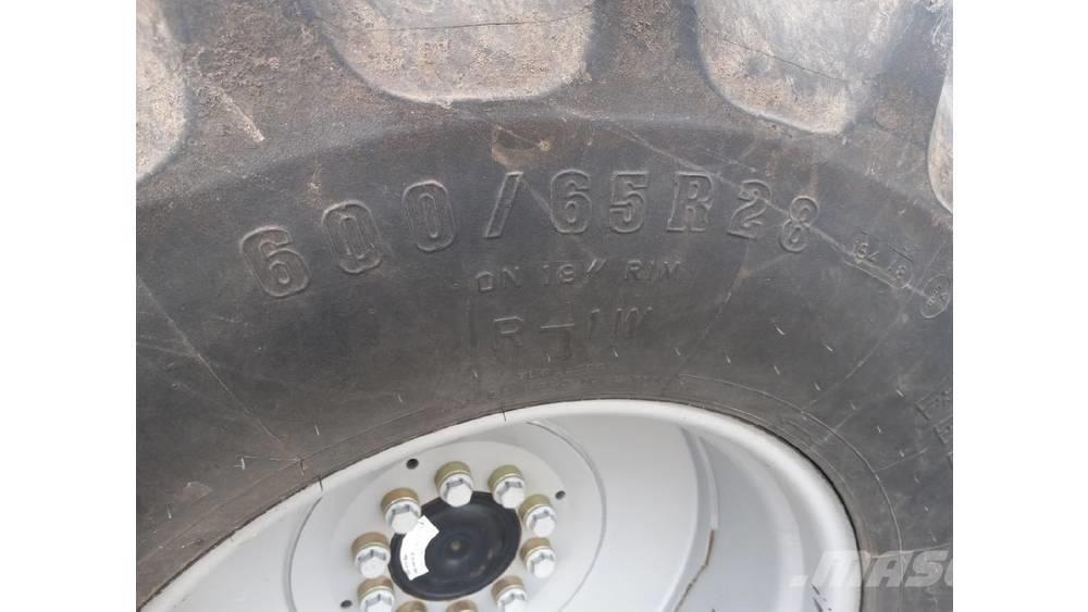 Case IH 8230 Ražas novākšanas kombaini