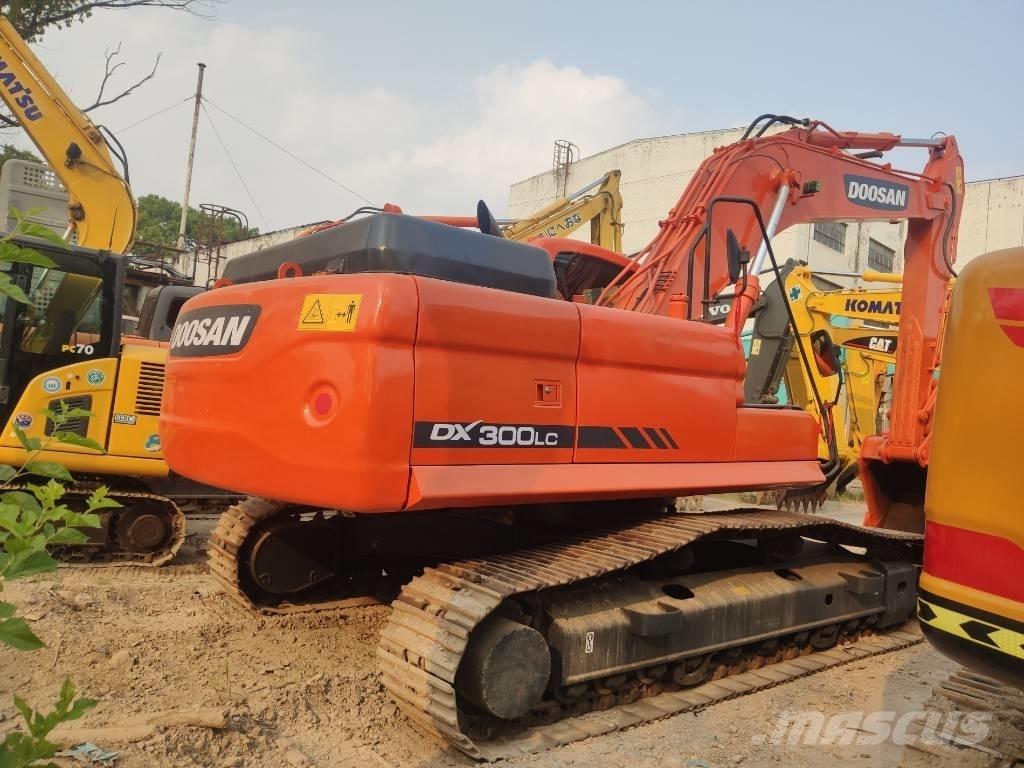 Doosan dx300 Kāpurķēžu ekskavatori