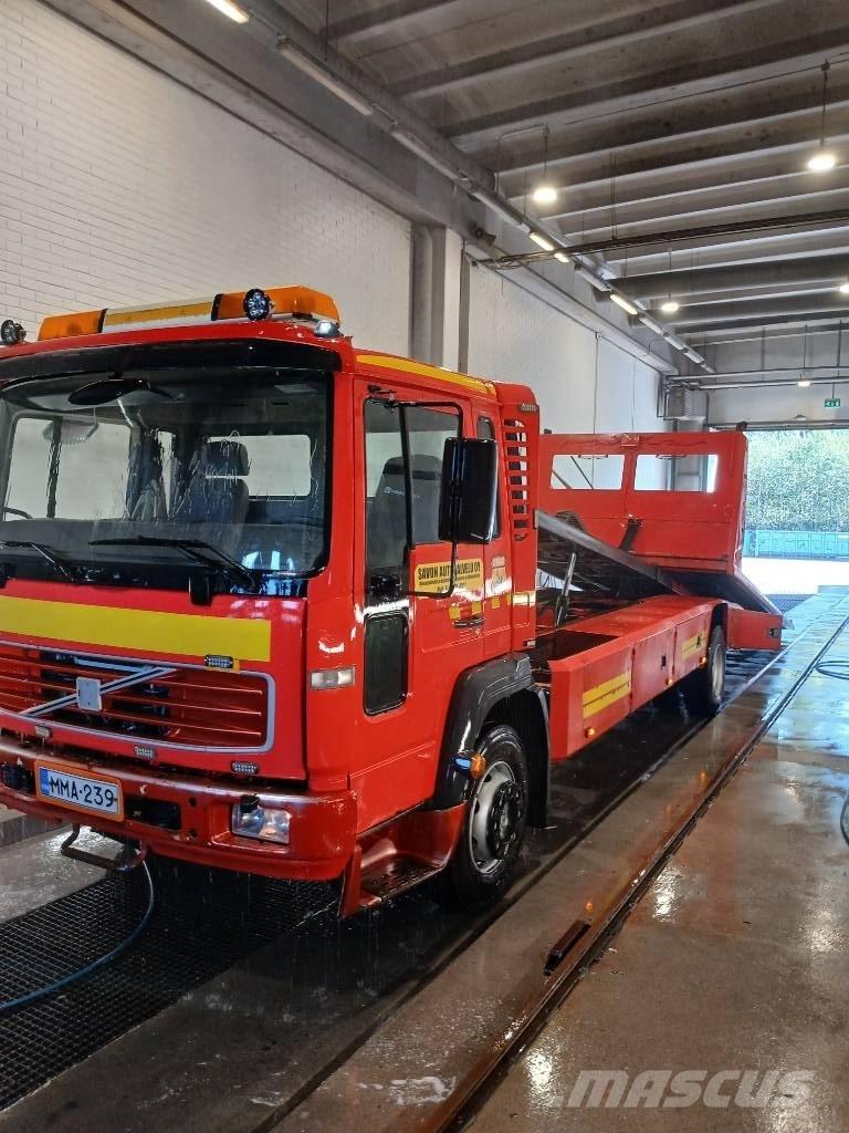 Volvo FL 6 Evakuators ar manipulatoru