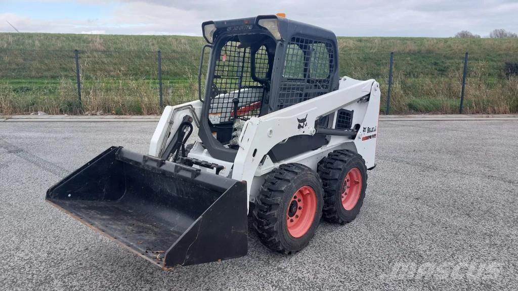 Bobcat S450 Iekrāvēji uz riteņiem