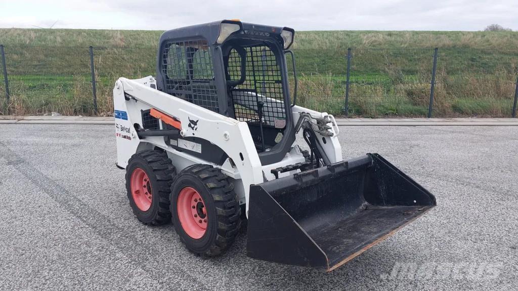 Bobcat S450 Iekrāvēji uz riteņiem