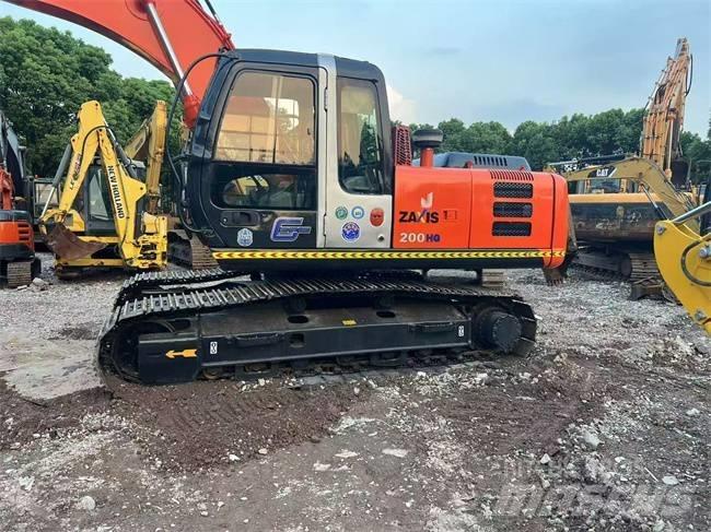 Hitachi ZX 200 Kāpurķēžu ekskavatori