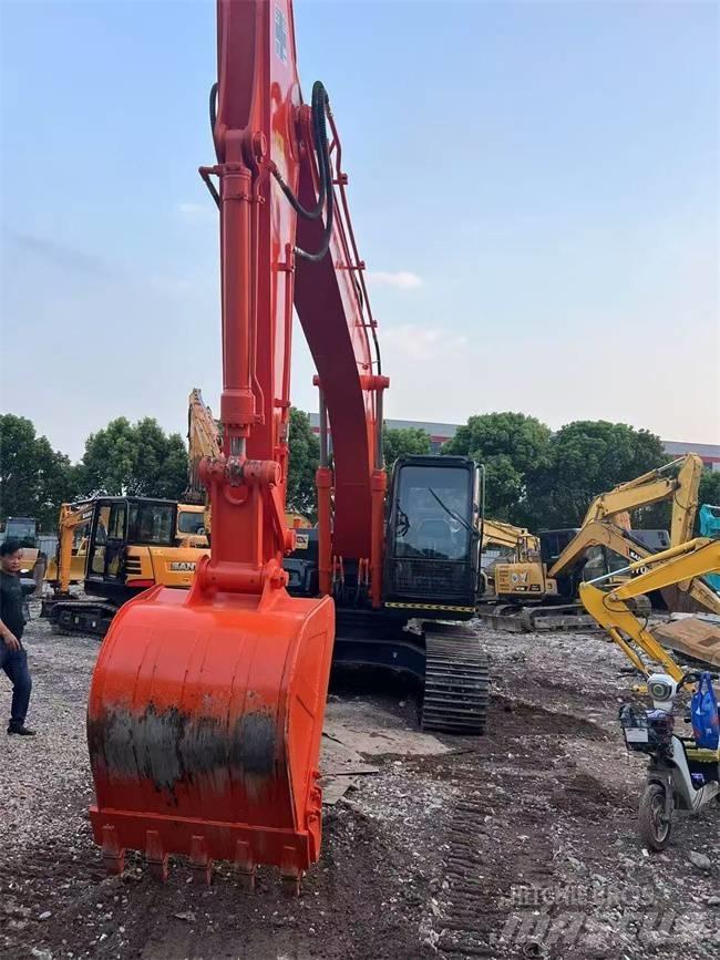 Hitachi ZX 200 Kāpurķēžu ekskavatori