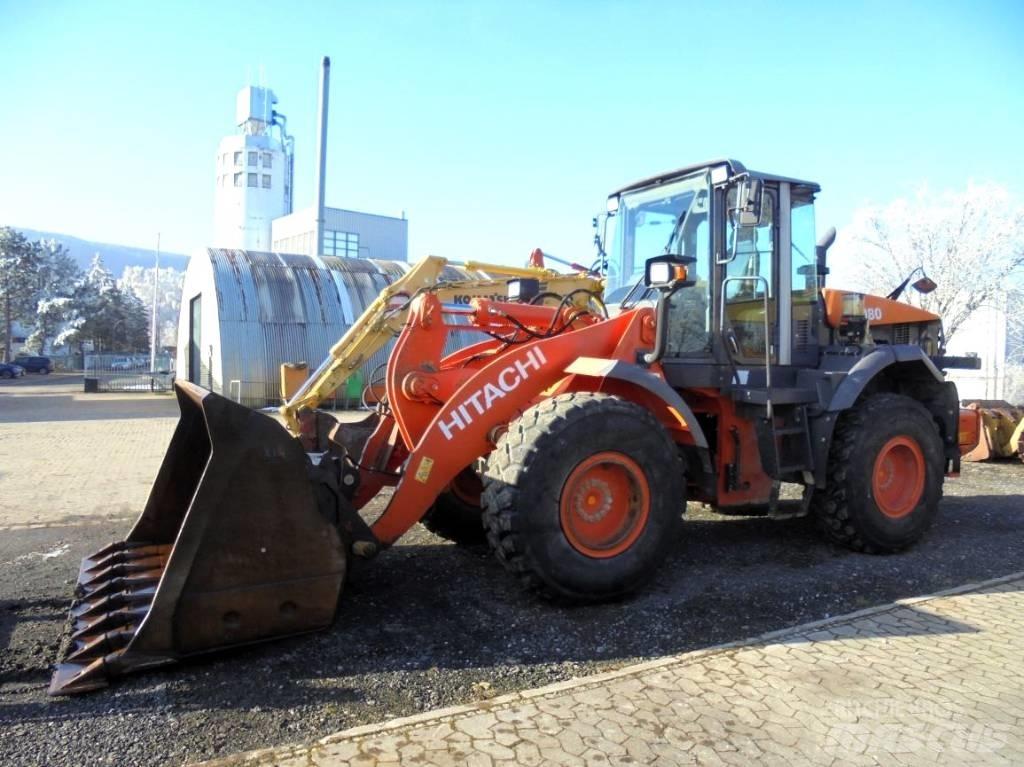 Hitachi ZW 180 Iekrāvēji uz riteņiem