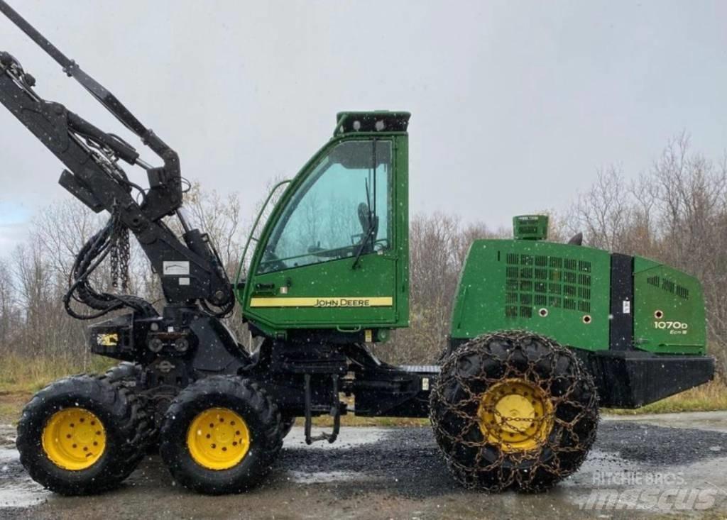 John Deere 1070 D Harvesteri