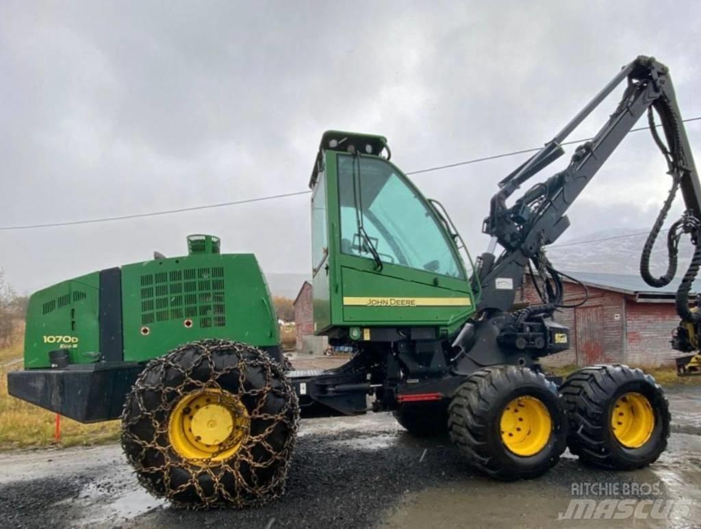 John Deere 1070 D Harvesteri