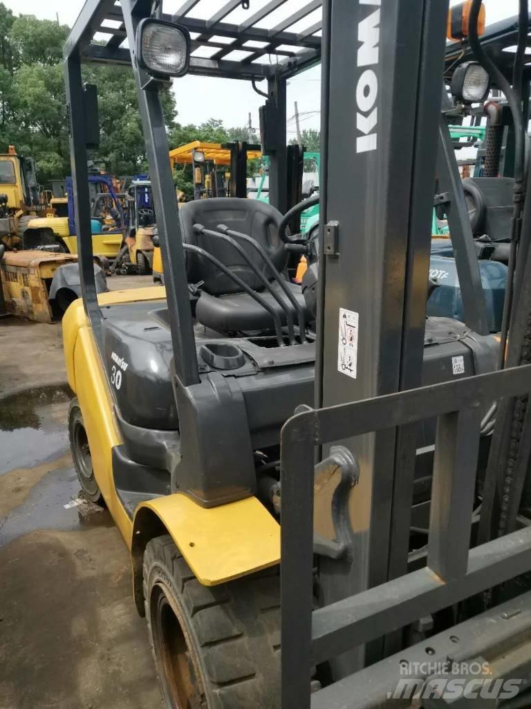 Komatsu 30 Teleskopiskie manipulatori
