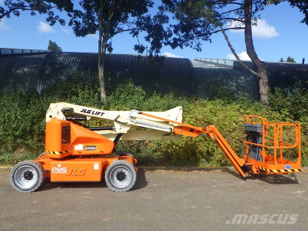 JLG E450AJ Strēles pacēlāji