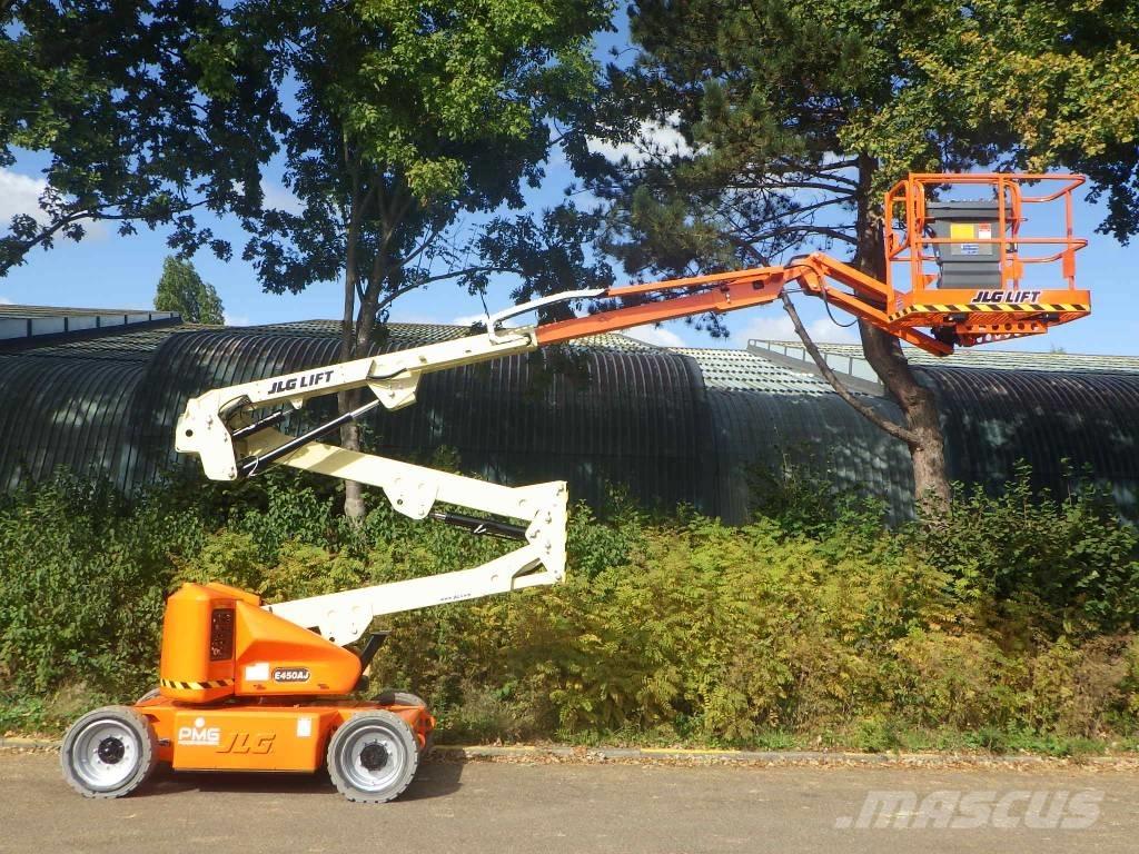 JLG E450AJ Strēles pacēlāji