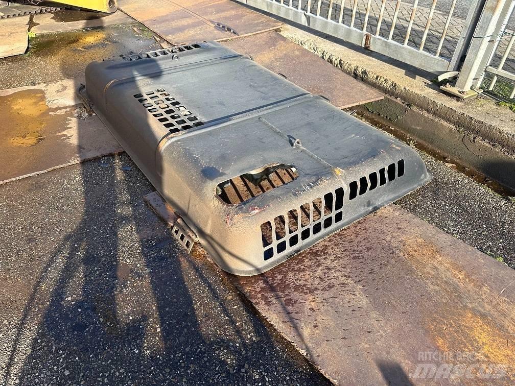 CAT 325DL hood Šasija un piekare