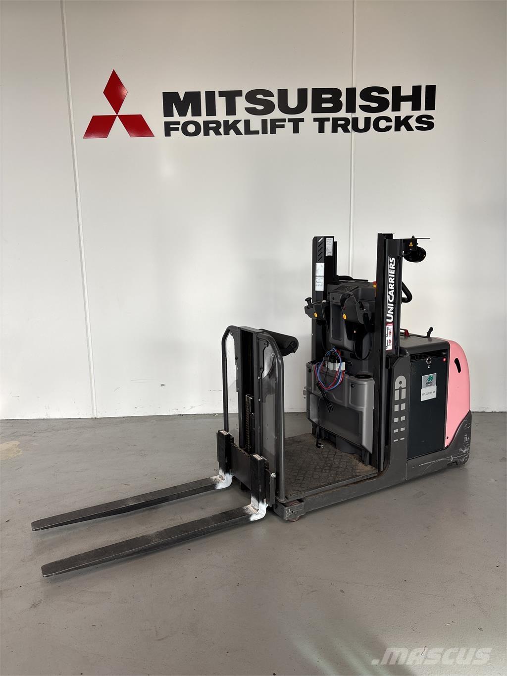 UniCarriers EPL100 Pasūtījumu savācējs mazam augstumam