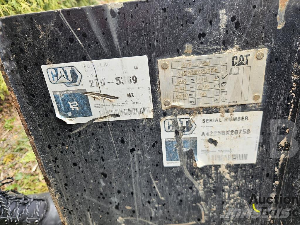 CAT 242 D 3 Lietoti riteņu kompaktiekrāvēji