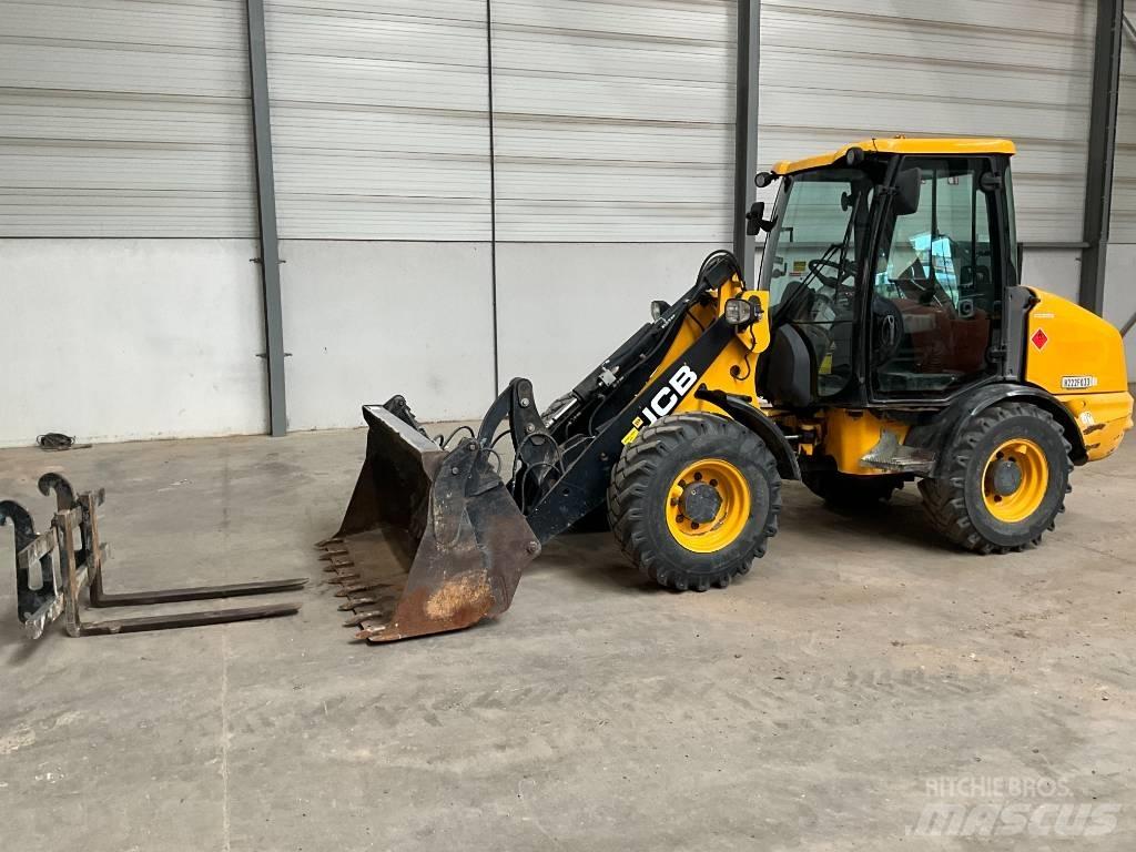 JCB 406 B Iekrāvēji uz riteņiem