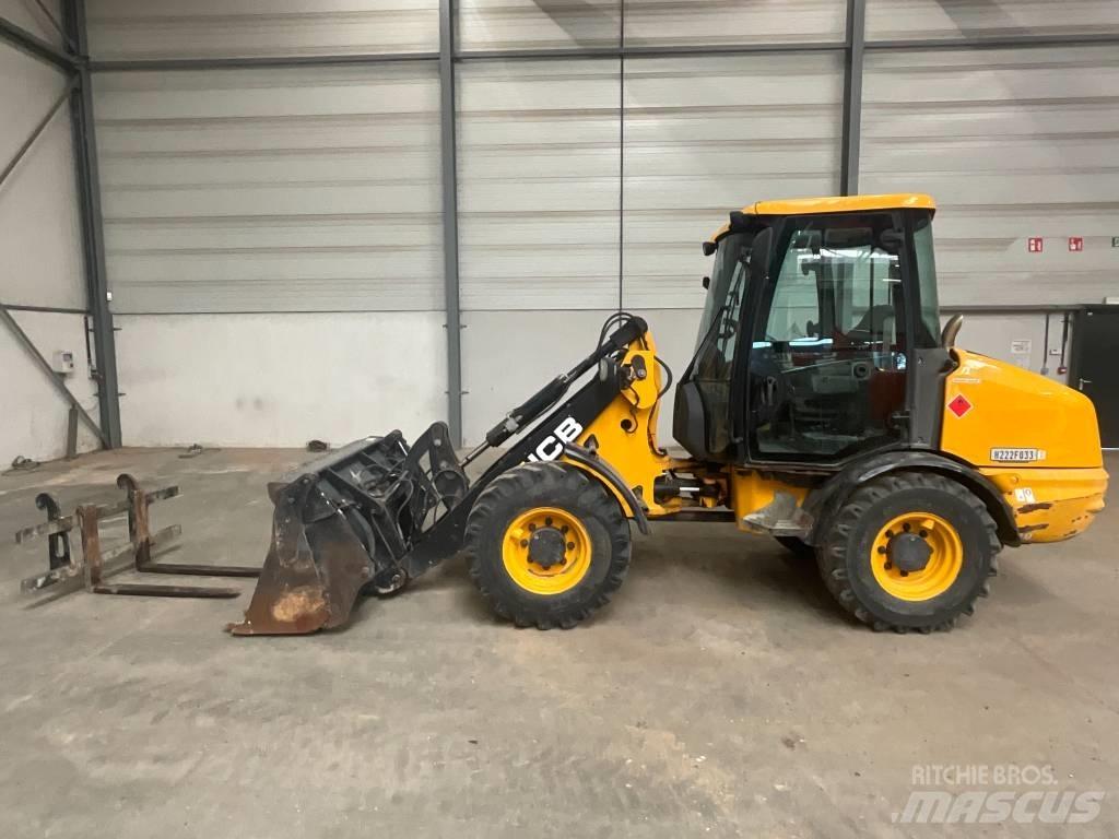 JCB 406 B Iekrāvēji uz riteņiem