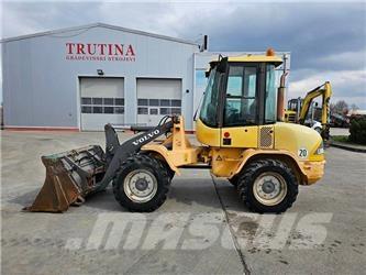 Volvo L 30 B Iekrāvēji uz riteņiem