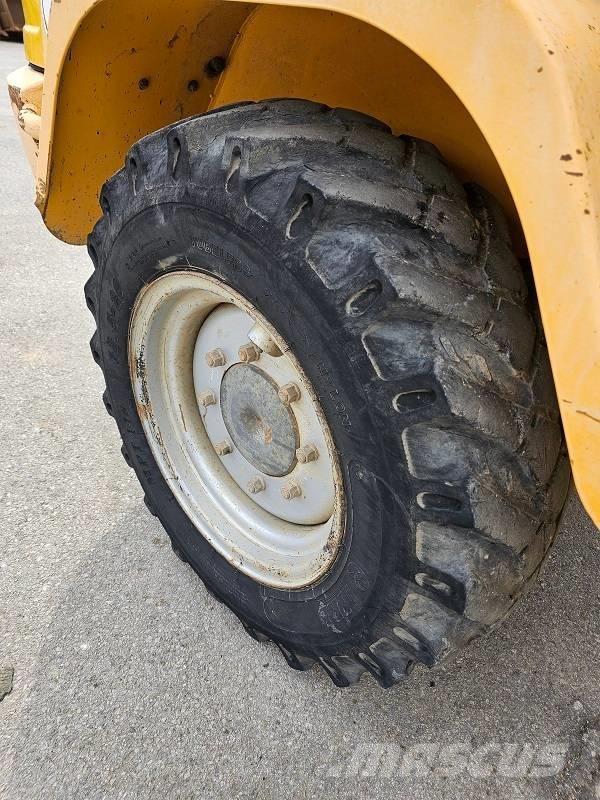 Volvo L 30 B Iekrāvēji uz riteņiem