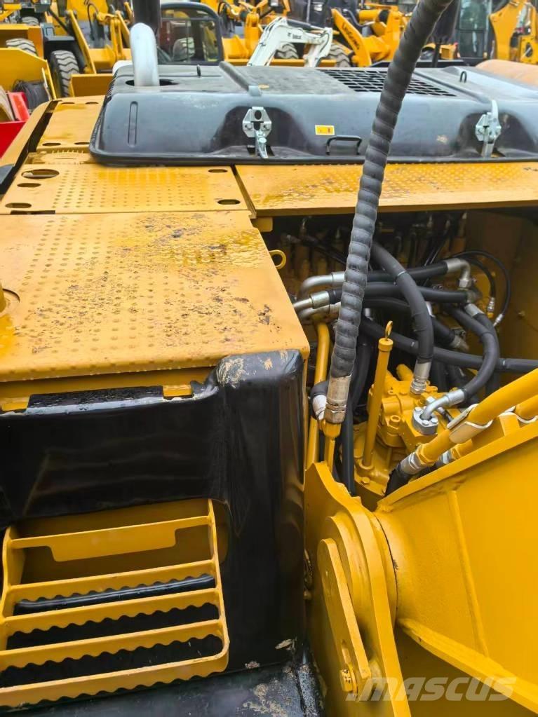 CAT 320D2 Kāpurķēžu ekskavatori