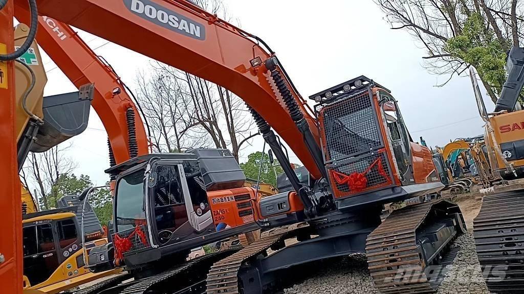 Doosan DX 225 LC Kāpurķēžu ekskavatori