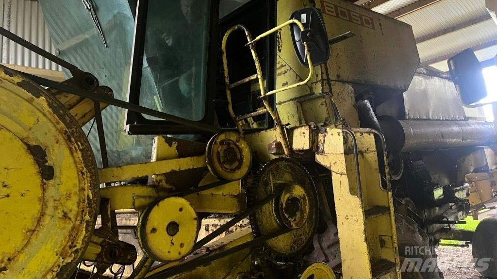 New Holland 8050 Ražas novākšanas kombaini