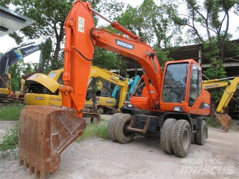 Doosan DH150W-7 Ekskavatori uz riteņiem