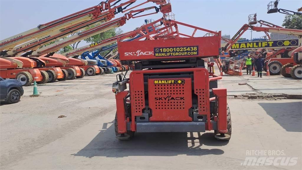 SkyJack 8841RT Šķerveida pacēlāji
