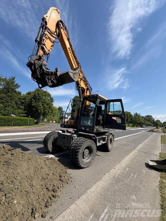 Hyundai HW 140 Ekskavatori uz riteņiem