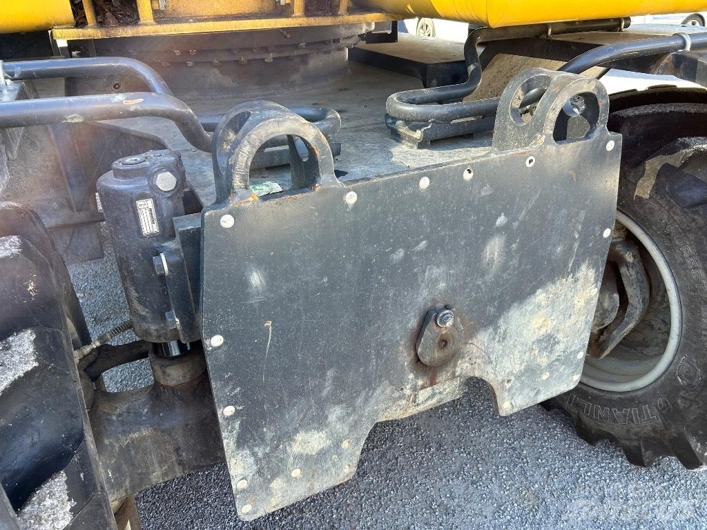 Komatsu PW148 -10 Ekskavatori uz riteņiem