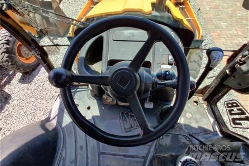 JCB 3CX 4X4 TLB Ekskavatori-iekrāvēji