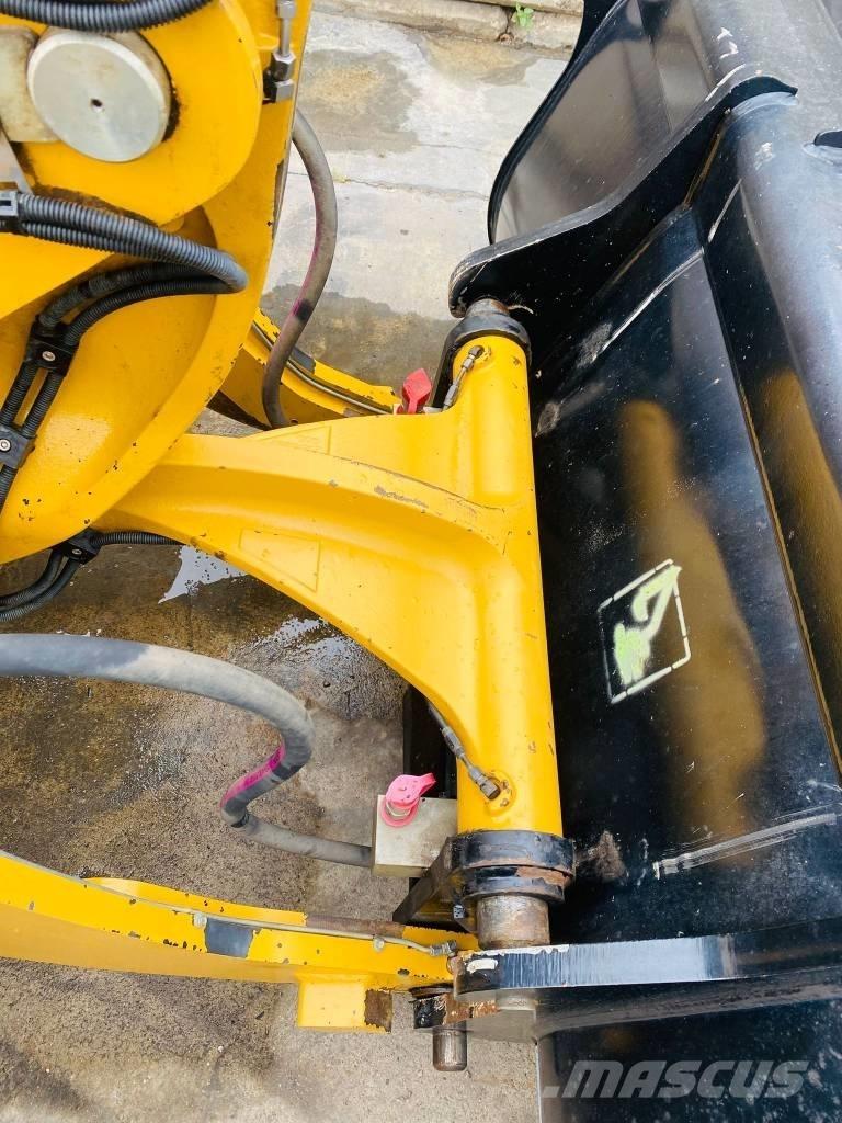 CAT 908-14a Iekrāvēji uz riteņiem