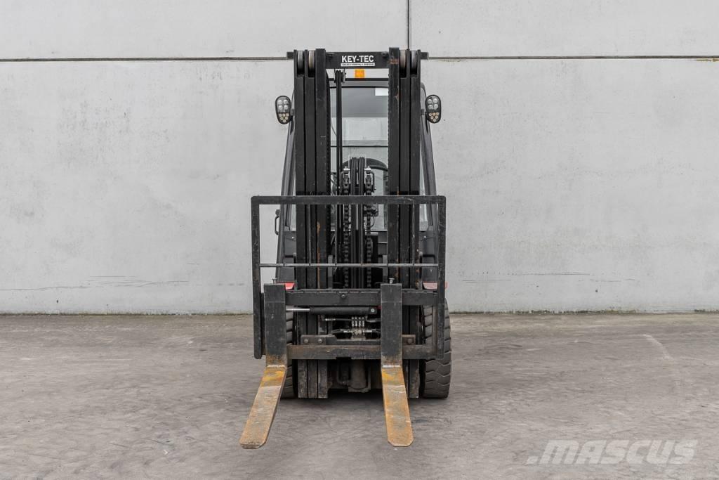 Manitou MI 25 D Tehnika ar dīzeļa dzinēju