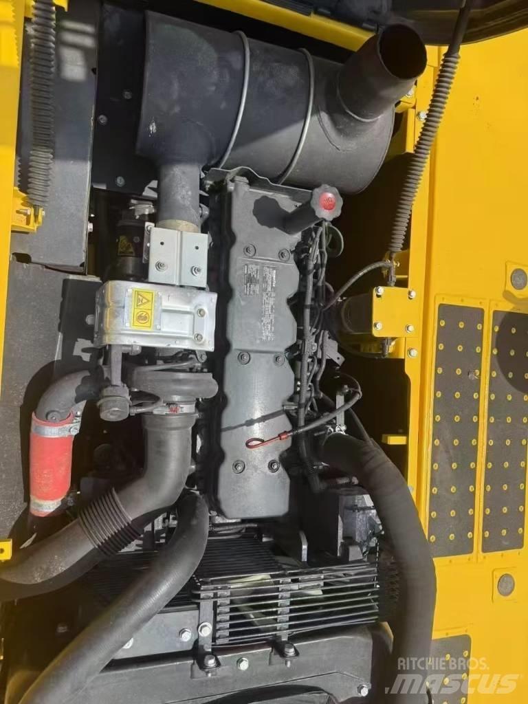 Komatsu 220LC-8 Kāpurķēžu ekskavatori