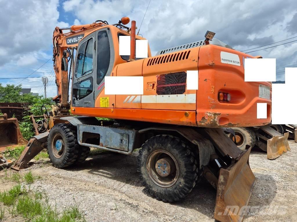 Doosan DX210WA Ekskavatori uz riteņiem