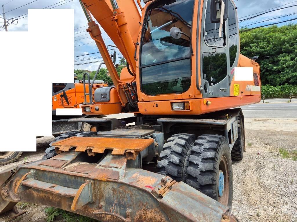 Doosan DX210WA Ekskavatori uz riteņiem