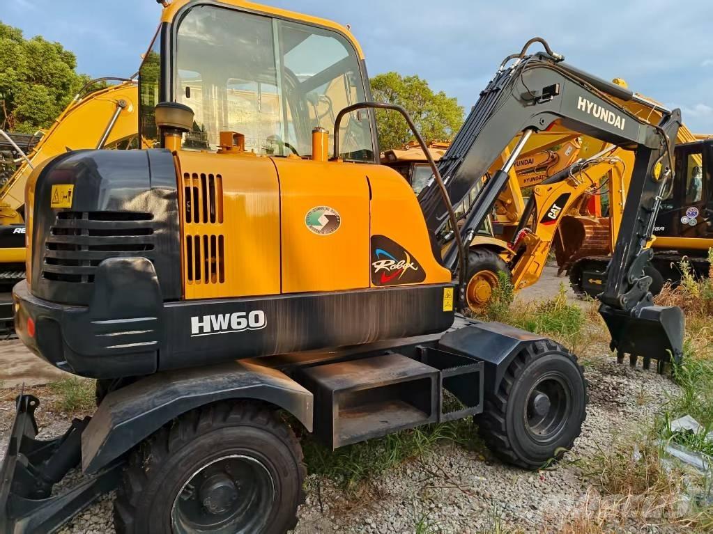 Hyundai 60 W Ekskavatori uz riteņiem