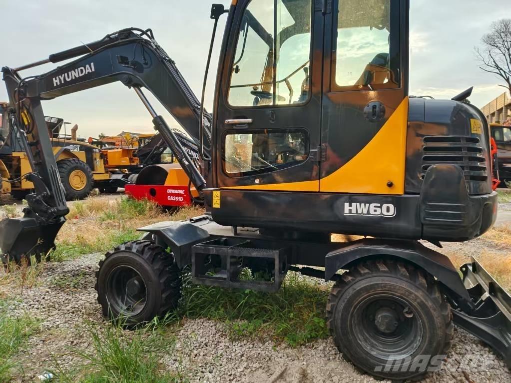 Hyundai 60 W Ekskavatori uz riteņiem