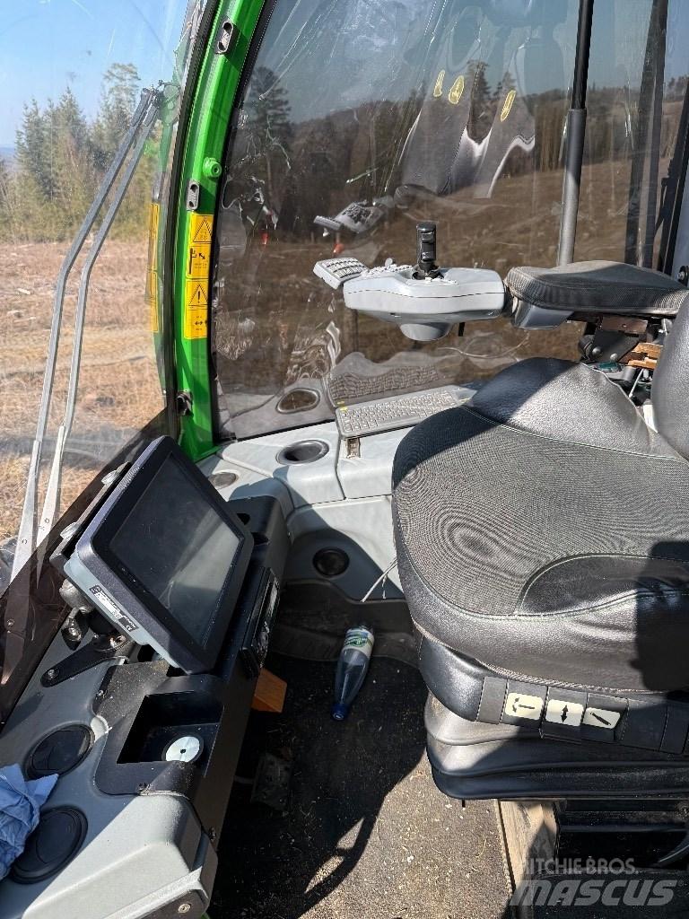 John Deere 1270 G Harvesteri